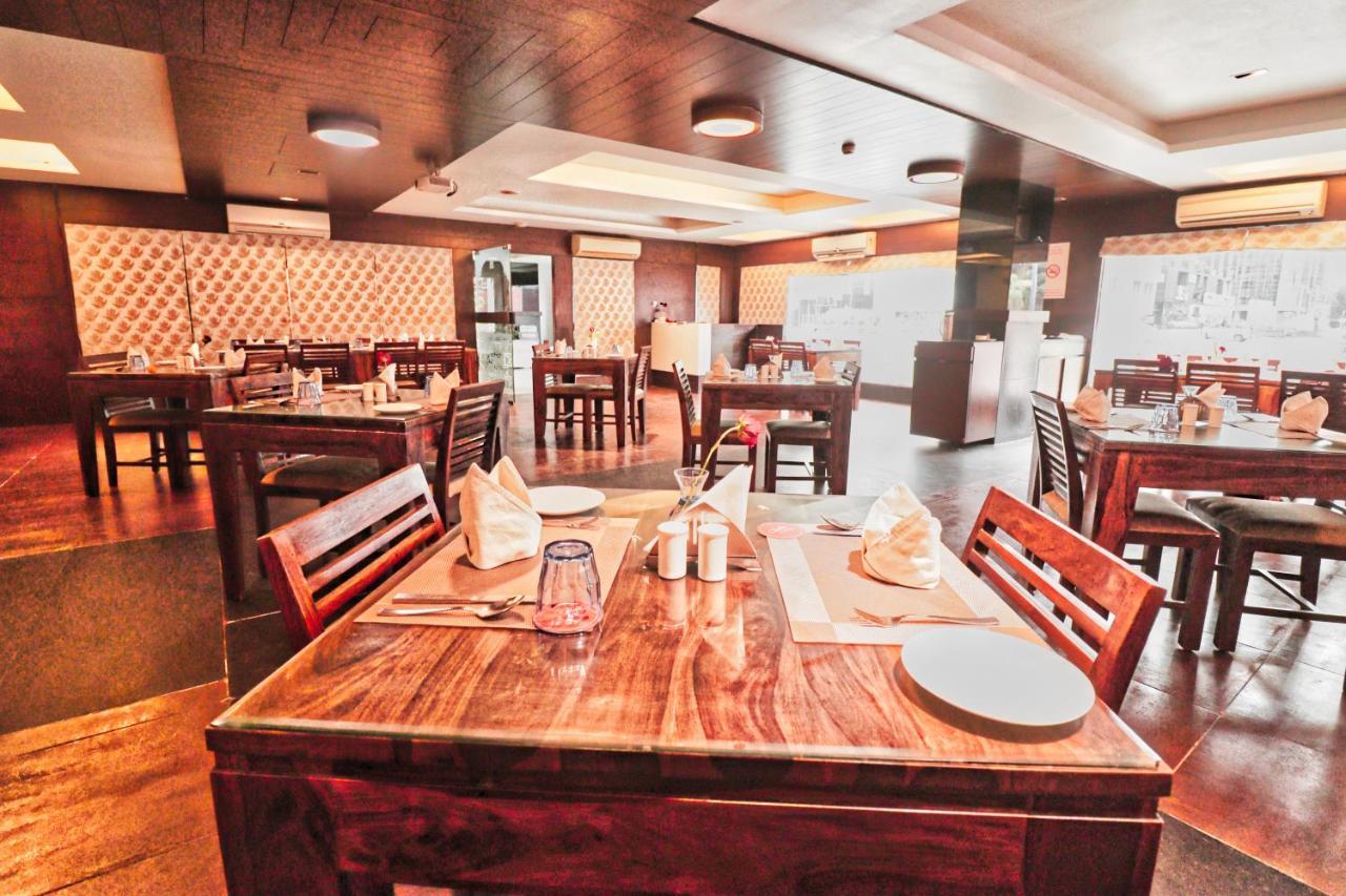Hotel Clarks Collection Vadodara Bagian luar foto
