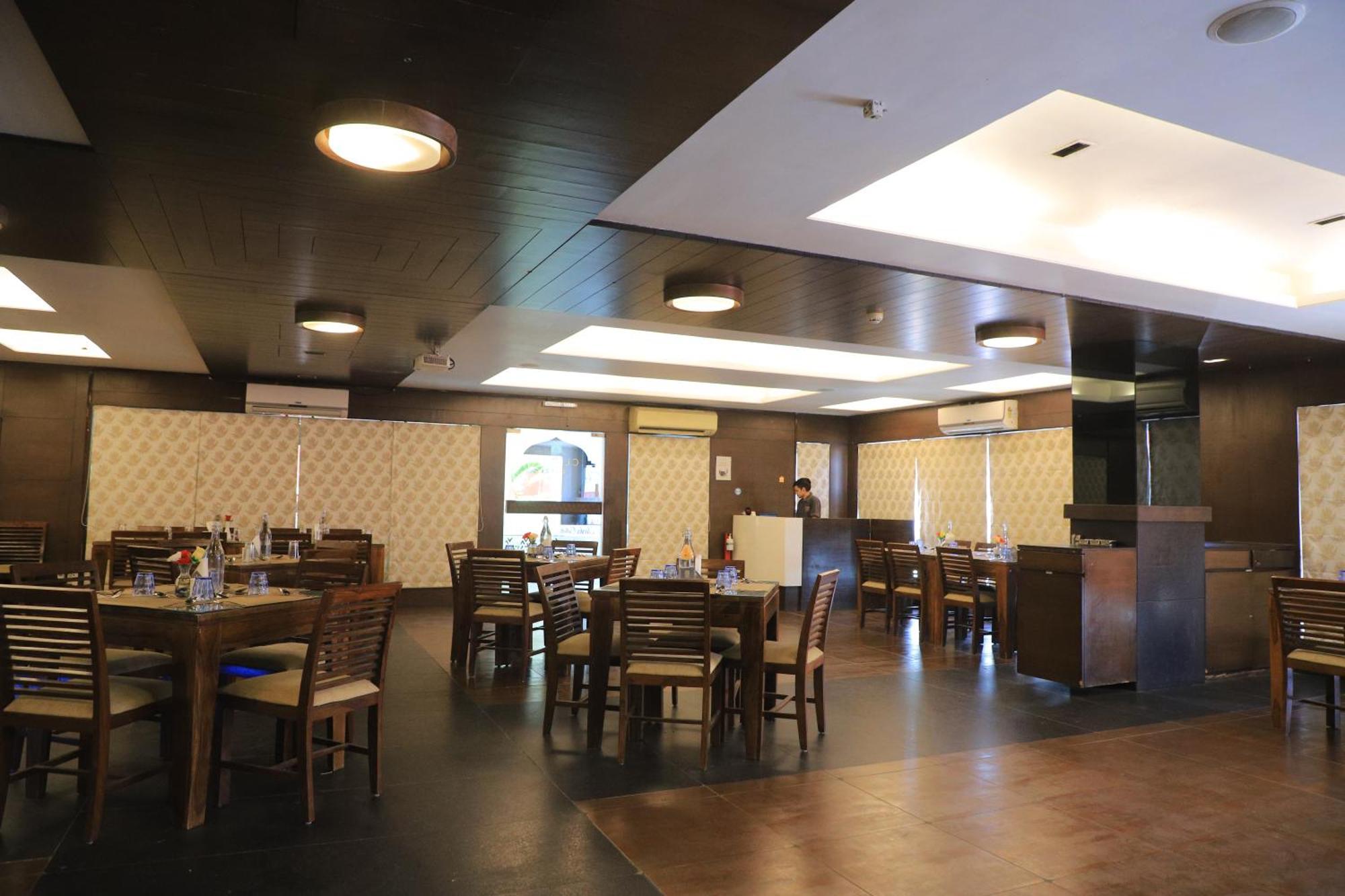 Hotel Clarks Collection Vadodara Bagian luar foto